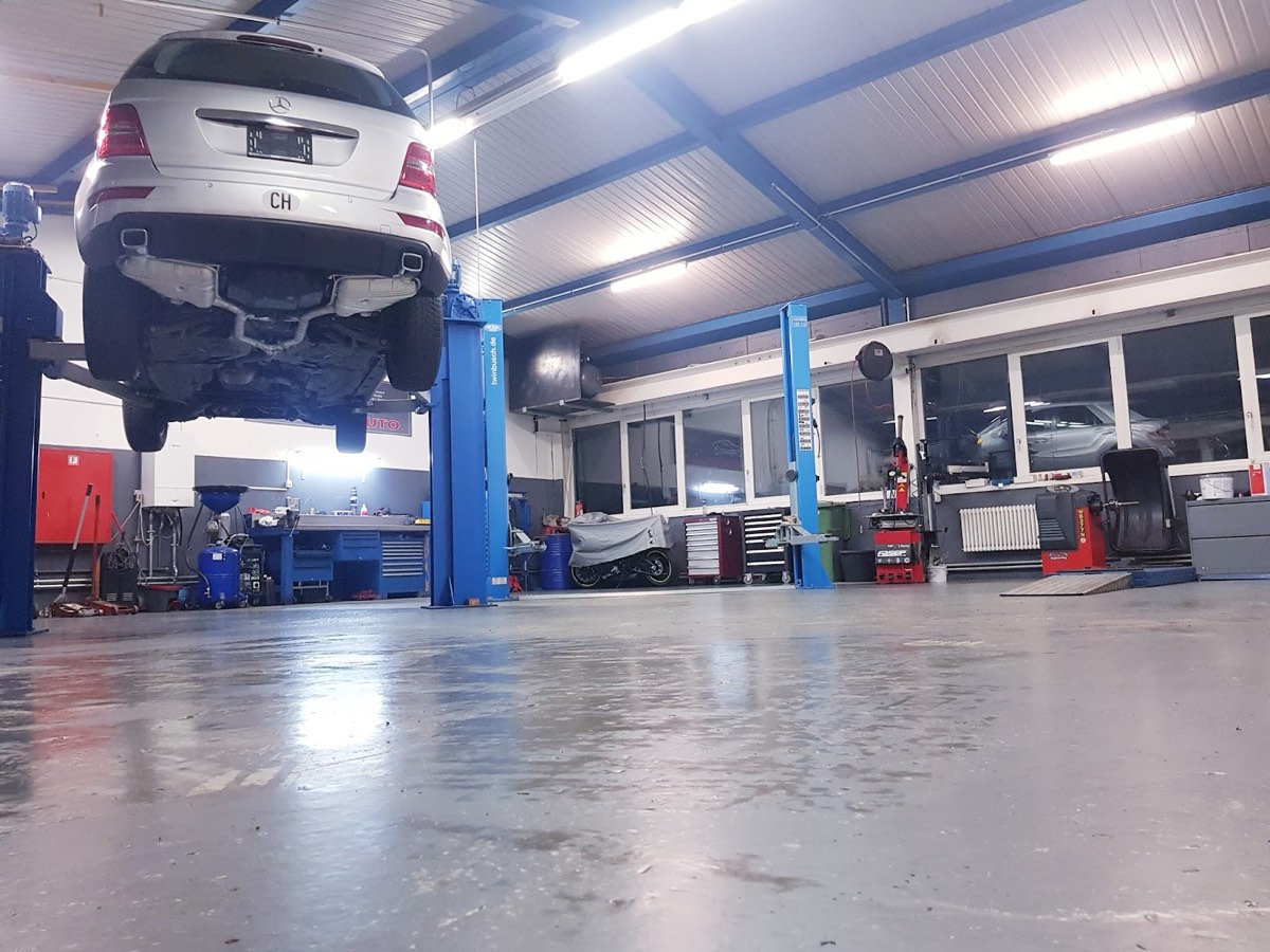 L'atelier de Clinique Auto: ponts élévateurs et équipement de diagnostic