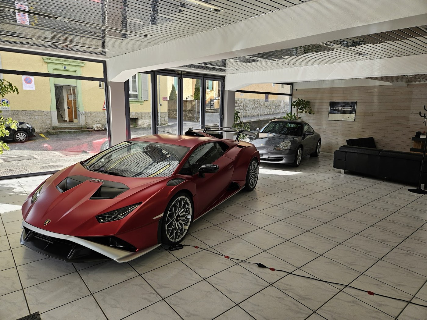 Le showroom vitré de Clinique Auto